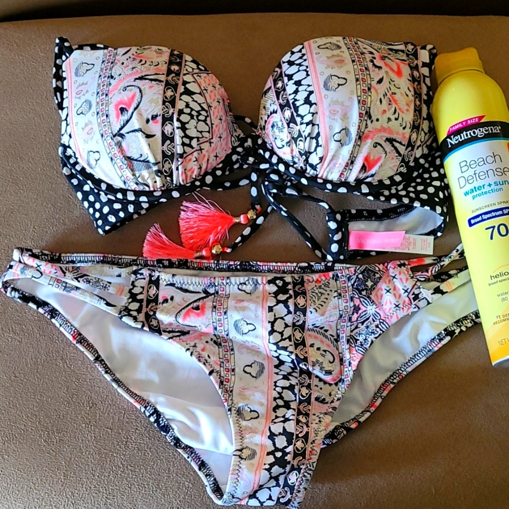 Victoria's Secret bikini medium bottoms 34B top. Cute pinkl fringe on ba…